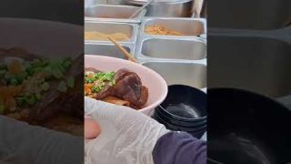 ก๋วยเตี๋ยวขาหมู ยกมาทั้งดุ้น สูตรดังของคนนครปฐมที่สร้างเป็นอาชีพหลัก